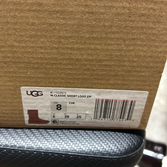 Ugg boots - Picture 2 of 4